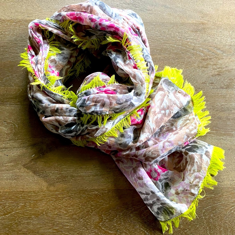 🐻 2/$25 • AEO | Pretty Floral Scarf